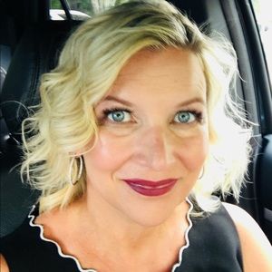 Meet your Posher, Laurie